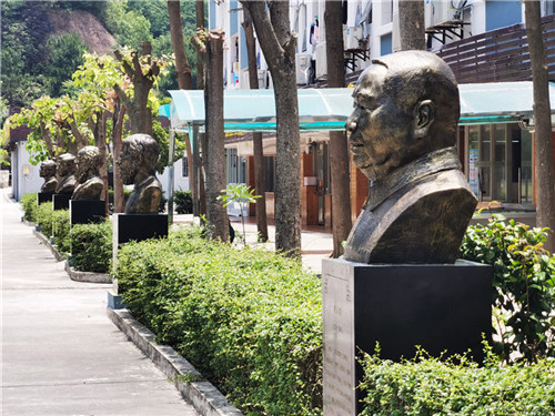 历史文化人物铜像
